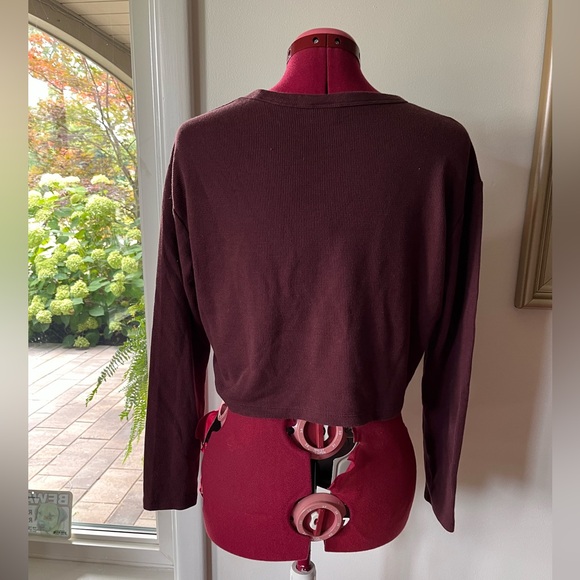 ARITZIA LONG SLEEVE CROPPED T-SHIRT - Picture 3 of 5